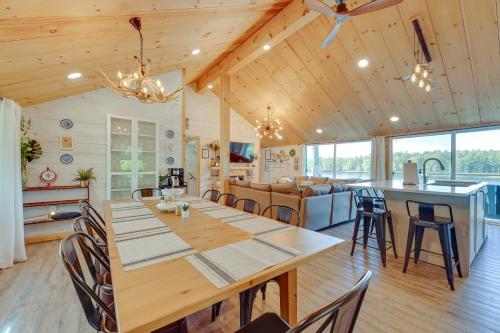 Orwell Cabin on Sunrise Lake with Private Dock and BBQ in Orwell, USA
