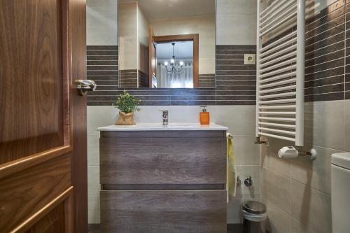 6 bedrooms house with city view enclosed garden and wifi at San Bartolome de Pinares