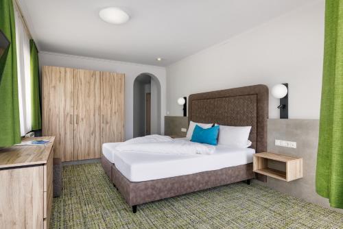 2 twin beds