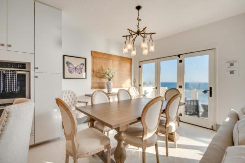 Beachfront Malibu House with 3 Decks Jacuzzi Sauna - image 9