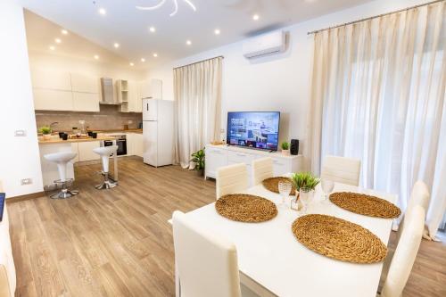 Noh Collection 2BDR apartment- Vatican Area, Рим (фото 4)