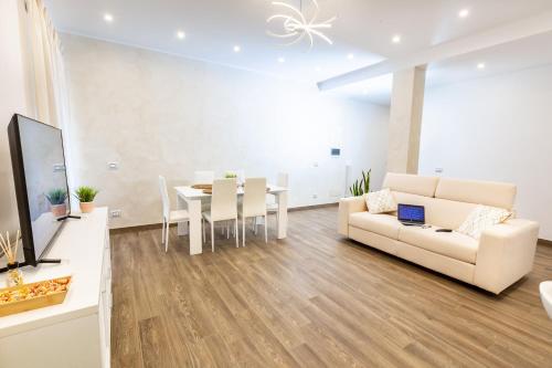 Noh Collection 2BDR apartment- Vatican Area, Рим (фото 9)