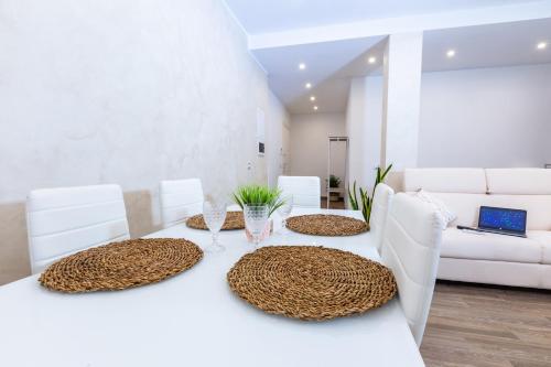 Noh Collection 2BDR apartment- Vatican Area, Рим (фото 10)