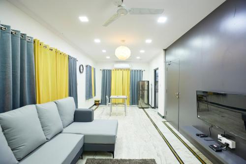 Stylish 1.5 BHK A/C at BanjaraHills Near CareHospitals