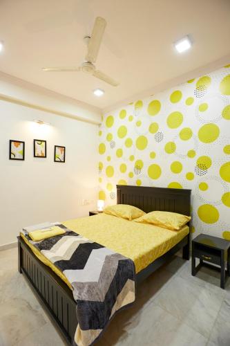 Stylish 1.5 BHK A/C at BanjaraHills Near CareHospitals