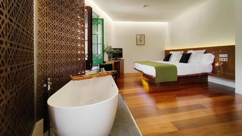 room detail thumbnail 1