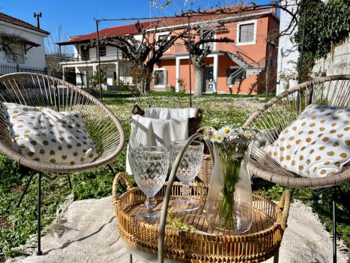 Casa Delicosta- 2 Flat Country house with garden, 15 min from Trikala