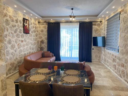 Villa Defne Kaş/ Özel Havuzlu 2+1 Taş Villa