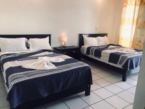 2 double beds