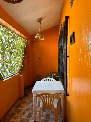 Buitenkant, Amalfi's Place in Pimentel