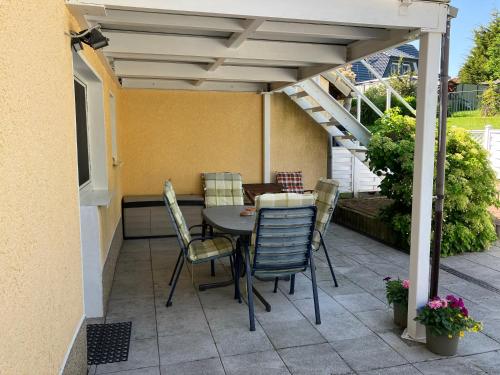 Ferienwohnung im Grünen mit Terrasse EG