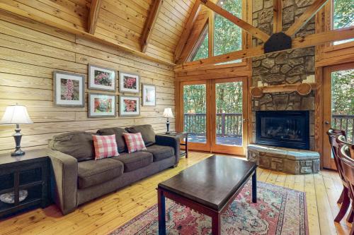 Woodland Hideaway in Gatlinburg, USA