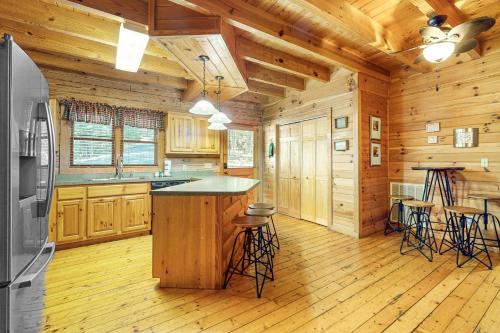 Woodland Hideaway in Gatlinburg, USA