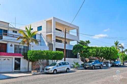 NEW Comfy Stay with Pool Onsite Steps from Malecón
