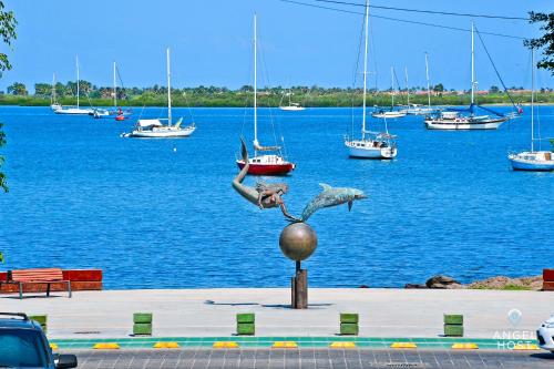 NEW Comfy Stay with Pool Onsite Steps from Malecón