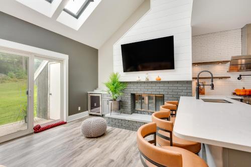 Mid-Century Tenney Mountain Condo Near Hiking in Plymouth (New Hampshire)