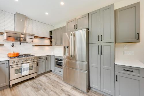 Mid-Century Tenney Mountain Condo Near Hiking in Plymouth (New Hampshire)