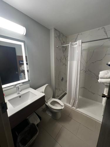 Microtel Inn by Wyndham Atlanta Airport - image 9