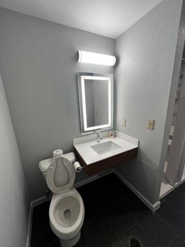 Microtel Inn by Wyndham Atlanta Airport - image 6