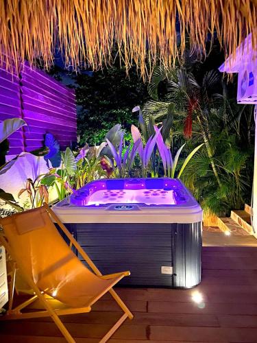 Näkymä ulkoa, Sweet Payot : Studio avec Spa privé et piscine (Sweet Payot : Studio avec Spa prive et piscine) in Le Lamentin