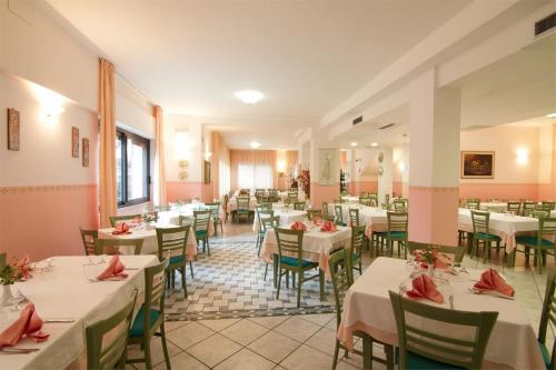 Ресторан, Hotel San Francesco in Сан - Джованні Ротондо