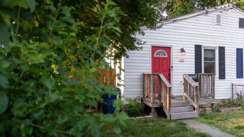 2 Bed Townhouse: Minutes from DCA-National Airport in Alexandria, USA