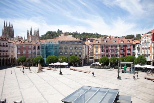 Increíble piso en la plaza Mayor, con garaje - Apartment - Burgos