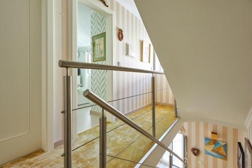Property with 2 bedrooms in Estoril with enclosed garden and WiFi 500 m from the beach - main image