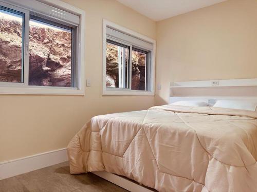 2 bedrooms, 3 beds