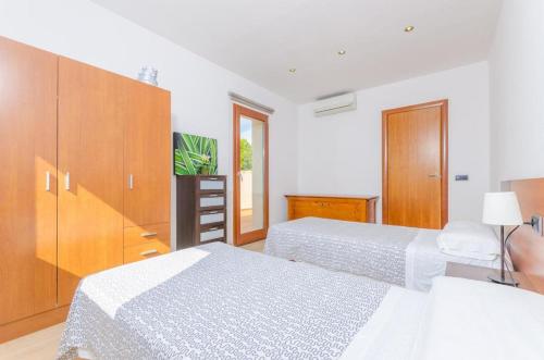 Villa with 4 bedrooms in Colonia de Sant Jordi with wonderful sea view private pool furnished terrace 8 km from the beach - image 12