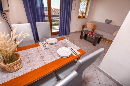 Apartments Grozdana - image 5