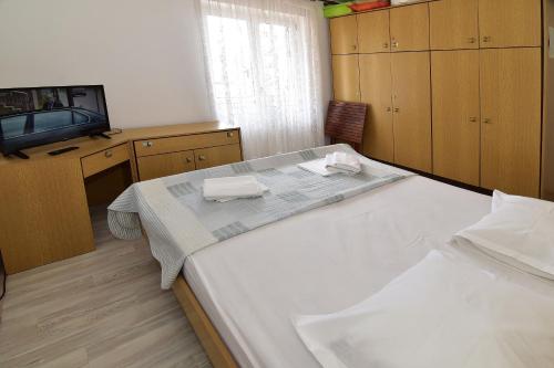 Three-Bedroom Apartment image 7