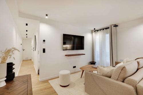 Chic Parisian Retreat 2-Bedroom Apartment in the Vibrant 10th Arrond