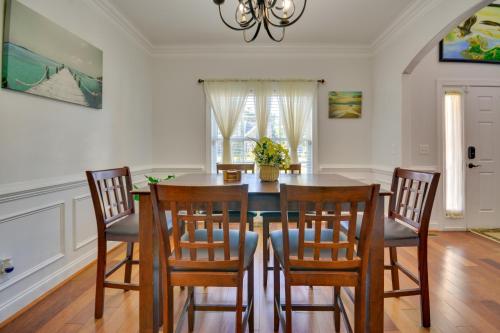 High Point Vacation Rental with Private Deck! in High Point, USA