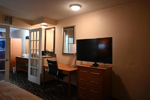 Quality Inn & Suites I-35 near AT&T Center