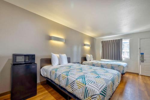 Queen Room with Two Queen Beds - Non-Smoking