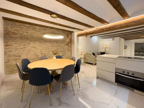 Three-Bedroom Apartment image 1