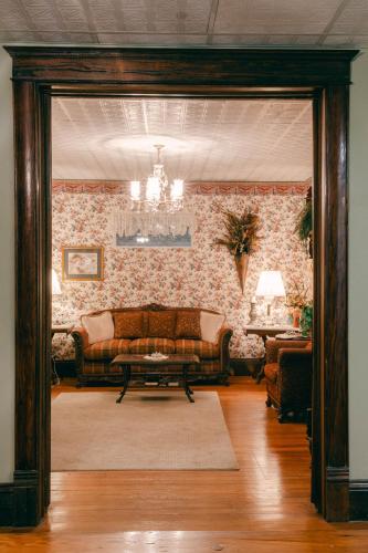 The Wolf Manor in Ellinwood