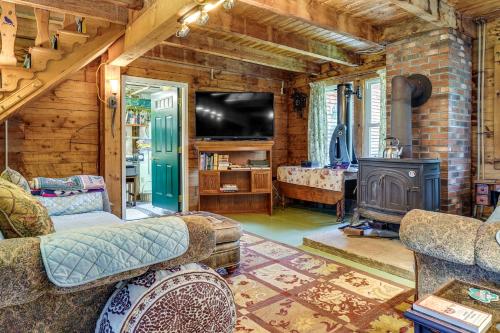 Cozy Cabin in West Chazy with Lake Champlain View!