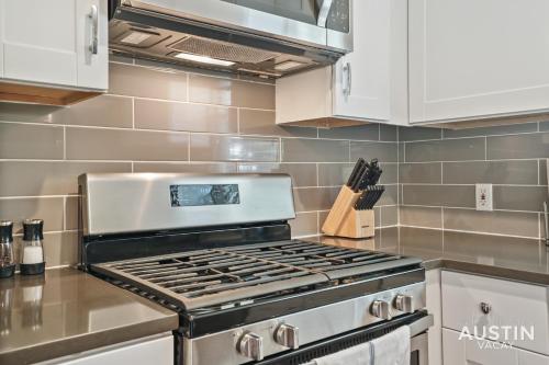 North ATX Retreat w Open Concept Layout and Backyard North ATX Retreat w Open Concept Layout and Backyard