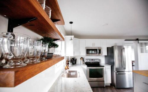 STUNNING HOME WITH AMAZING VIEWS NEAR THE CITY in Victoria, Canada
