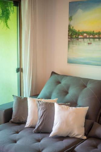 A 450m da PRAIA de TAPERAPUAN, no 2 pavimento, Piscina, Churrasqueira, 2 quartos, até 6 pessoas, WiFi independente 300 mbs, Estacionamento Gratuito para 1 carro, Próximo a mercado e restaurantes