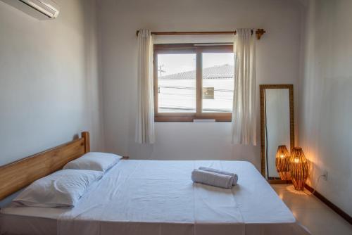 A 450m da PRAIA de TAPERAPUAN, no 2 pavimento, Piscina, Churrasqueira, 2 quartos, até 6 pessoas, WiFi independente 300 mbs, Estacionamento Gratuito para 1 carro, Próximo a mercado e restaurantes