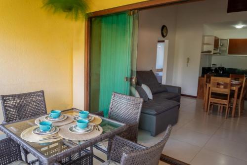 A 450m da PRAIA de TAPERAPUAN, no 2 pavimento, Piscina, Churrasqueira, 2 quartos, até 6 pessoas, WiFi independente 300 mbs, Estacionamento Gratuito para 1 carro, Próximo a mercado e restaurantes