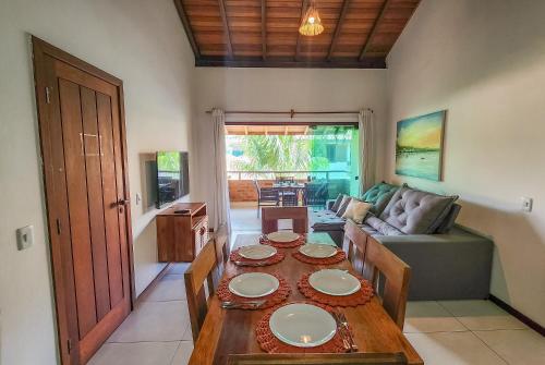 A 450m da PRAIA de TAPERAPUAN, no 2 pavimento, Piscina, Churrasqueira, 2 quartos, até 6 pessoas, WiFi independente 300 mbs, Estacionamento Gratuito para 1 carro, Próximo a mercado e restaurantes