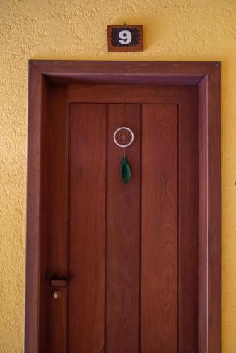 A 450m da PRAIA de TAPERAPUAN, no 2 pavimento, Piscina, Churrasqueira, 2 quartos, até 6 pessoas, WiFi independente 300 mbs, Estacionamento Gratuito para 1 carro, Próximo a mercado e restaurantes