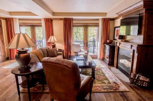 Luxury 2-Bedroom Aspen Mountain Residence Premier 34 in Downtown, one block to Ski Lifts - Aspen