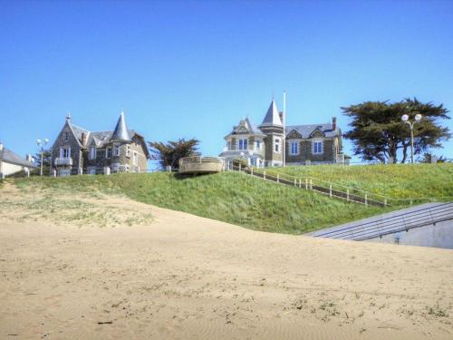 Gîte Saint-Michel-Chef-Chef, 3 pièces, 4 personnes - FR-1-306-819 (Gite en Bord de Mer a Saint-Michel-Chef-Chef - Terrasse, Parking, Equipements Familiaux - FR-1-306-8) in Saint Michel Chef Chef