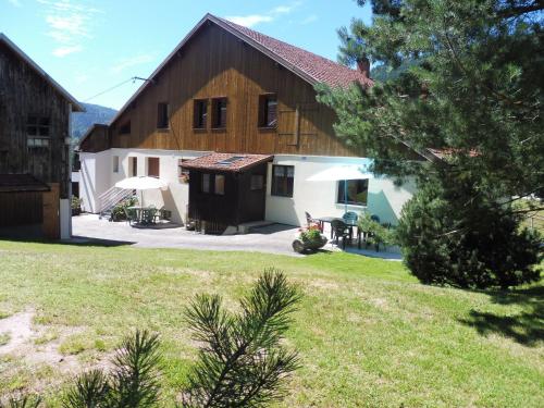 Charmant Gîte avec Garage et Local Vélos au Pied des Pistes de La Bresse - FR-1-589-127 - Cascade du Bockloch
