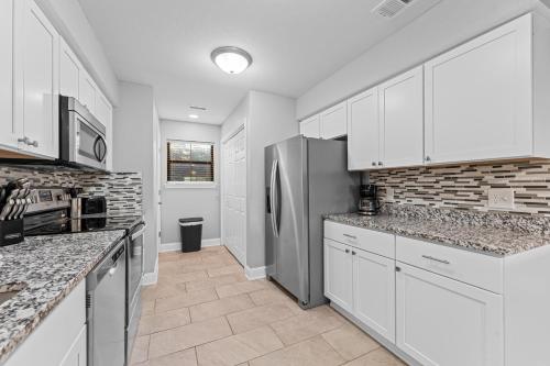 Swanky Sanctuary condo - image 8